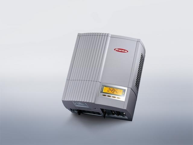 Měniče Dalším stavebním prvkem fotovoltaických elektráren jsou měniče, tj.