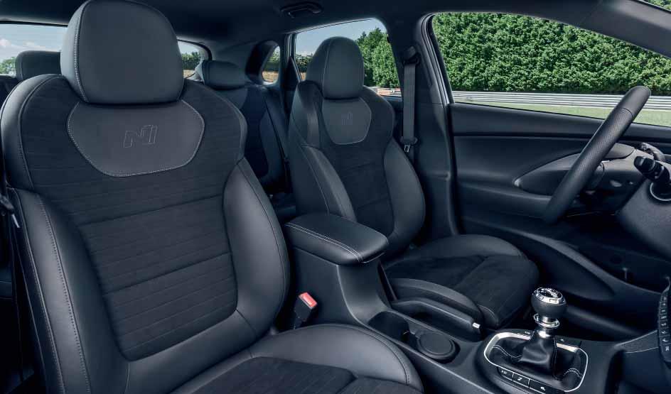 Interiér modelu i30 N je přizpůsoben nejvyšším požadavkům na ovladatelnost i na komfort.