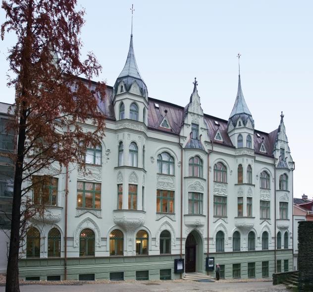 Muzeum skla a bižuterie v Jablonci sídlí a své sbírky prezentuje v architektonicky pozoruhodné secesní budově MIMOŘÁDNÉ UDÁLOSTI ROKU 2015 Oceněním muzea za jeho dlouhodobé snahy o podsbírku Waldes