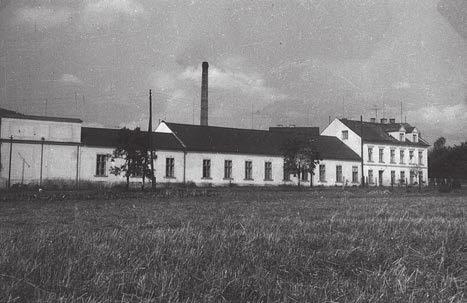 Obr. 28 pohled na bývalou továrnu E. Pohla v Šumperku, nedatováno. OVM Šumperk, sbírka fotografií, č. neg. 17327. Reprofoto J. Mašek. roce zřejmě došlo ke zbourání objektu čp.