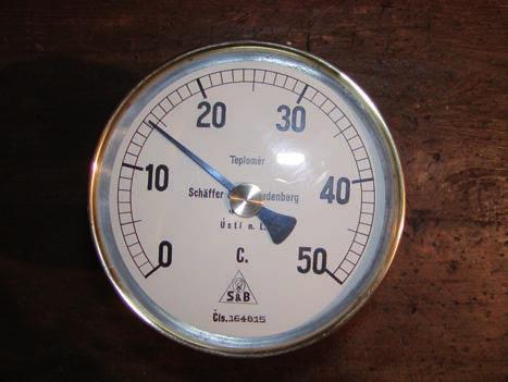 l ventilátor s elektrickým pohonem, l vzduchový chladič závěsný. 2. Restaurování a konzervaci odstředivého regulátoru 3.