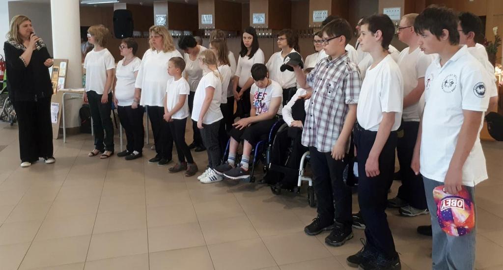 Daneťáček na záţitkovém semináři Zaţij si na vlastní kůţi V dubnu se sbor Daneťáček účastnil záţitkového semináře Zaţij si na vlastní kůţi na Univerzitě Pardubice, kde zazpíval osm písní.