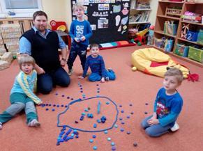 Na začátek dubna připadá Světový den porozumění autismu. I my jsme si tento den připomněli tím, ţe jsme do školky přišli v modrém oblečení.
