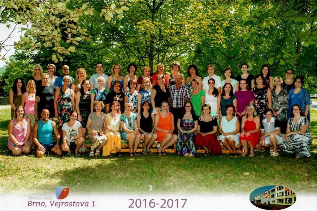Petra Sobotková Hana Šimoníková Petra Šmídová Mgr. Jana Vaňková Mgr. Marie Zemanová Vychovatelky ŠD Správní zaměstnance MD, RD Mgr. Jana Buriánková Mgr.