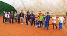 SPORT Letní akce a daší tenisové novinky Vážené čtenářky, mií čtenáři, věřte nebo ne, ae tenisté si umějí užívat i na sněhu.