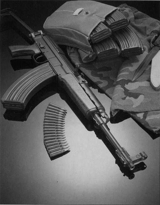 Příloha č. 20: Samopal vz. 58 180 Příloha č. 21: Kalašnikov AK-47 181 180 ASG SA vz.