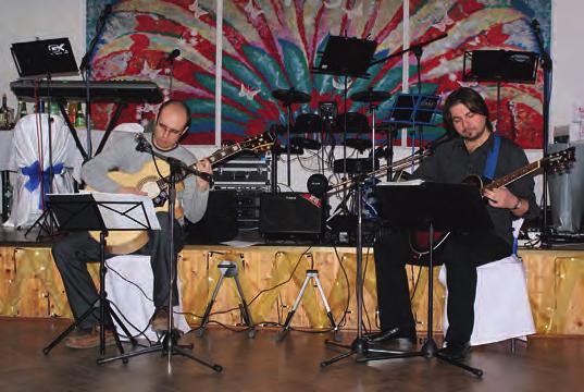 5 marec-apríl 2011 Coververziami svetových i domácich hitov doplnili program dvaja košickí muzikanti, ktorí sú známi ako Duo Capricorns.