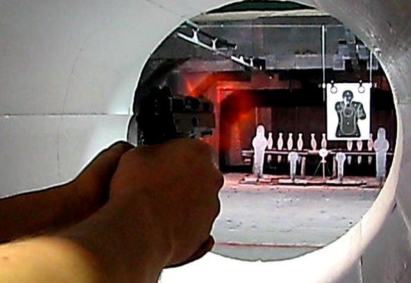 15 Zachycení výstřelu pistole CZ 75D Compact V další fázi výstřelu, kdy dochází k vyhození nábojnice a následnému dobití nové, je možné pozorovat pohyb PZ hlavně v prostoru za zbraní v
