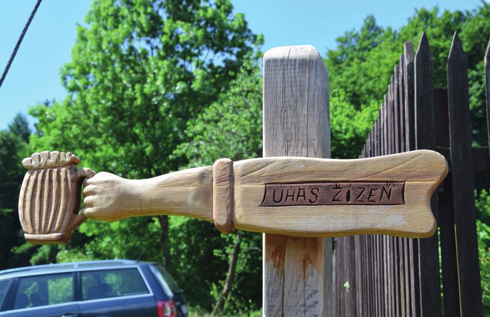 dřevořezby. Pohybová je proto, že krom dřevořezeb se zde nachází také řada různých prolézacích, cvičících a posilovacích strojů pro děti i dospělé.