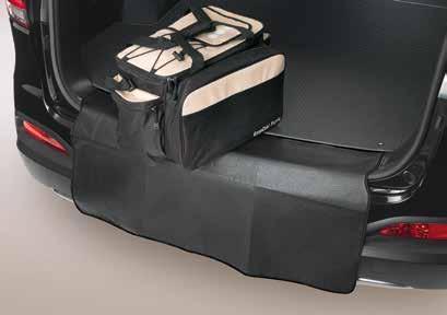 Koberec do zavazadlového prostoru Vysoce kvalitní velurový koberec udržuje zavazadlový prostor čistý, stále jako nový a stylový. Je vyroben na míru, a proto padne do zavazadlového prostoru jako ulitý.
