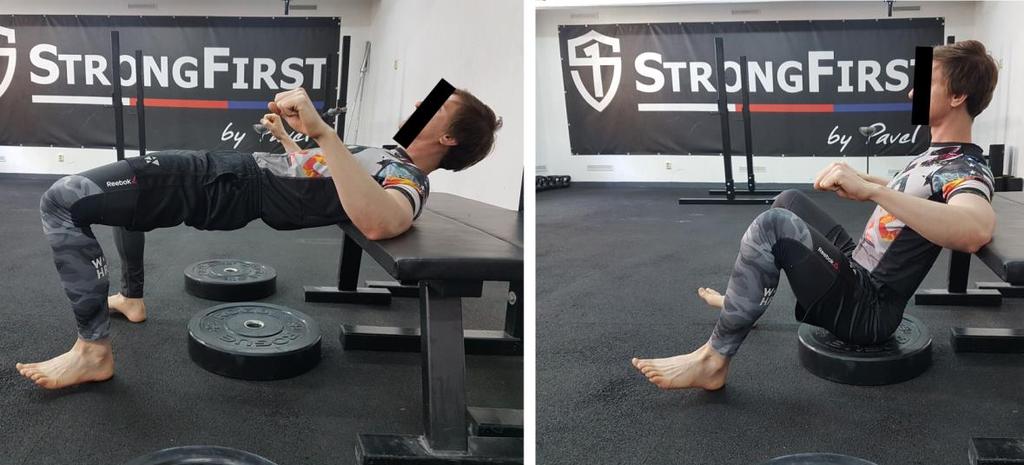 2.9 Hip thrust Hip thrust je předozadně zatížený (v oblasti pánve) kyčelní most, prováděný opřením zad o lavičku, nohama spočívajícíma na zemi a pokrčenými DKK v KOKK.