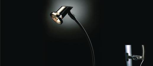 LAMPY Flexi-Spot Popis: Flexibilní bodové světlo se sponou pro rychlé upevnění na svislé tyči displejového systému. Zvláštnost: Lze použít pro všechny displejové systémy.
