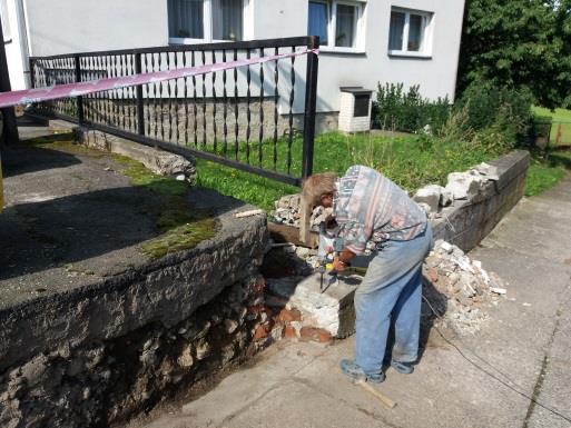 Fotografie bude stát 80,- Kč a je bohužel většího rozměru, proto ji nelze standardně poslat poštou v obálce, snad jen srolovanou v roličce.