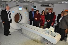 Nový počítačový tomograf připlul do benešovské nemocnice z Japonska V úterý 4.