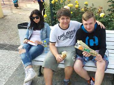 Z důvodů blížících se maturitních zkoušek a členitosti lokalit dětských domovů, které se do projektu přihlásily, jsme byli