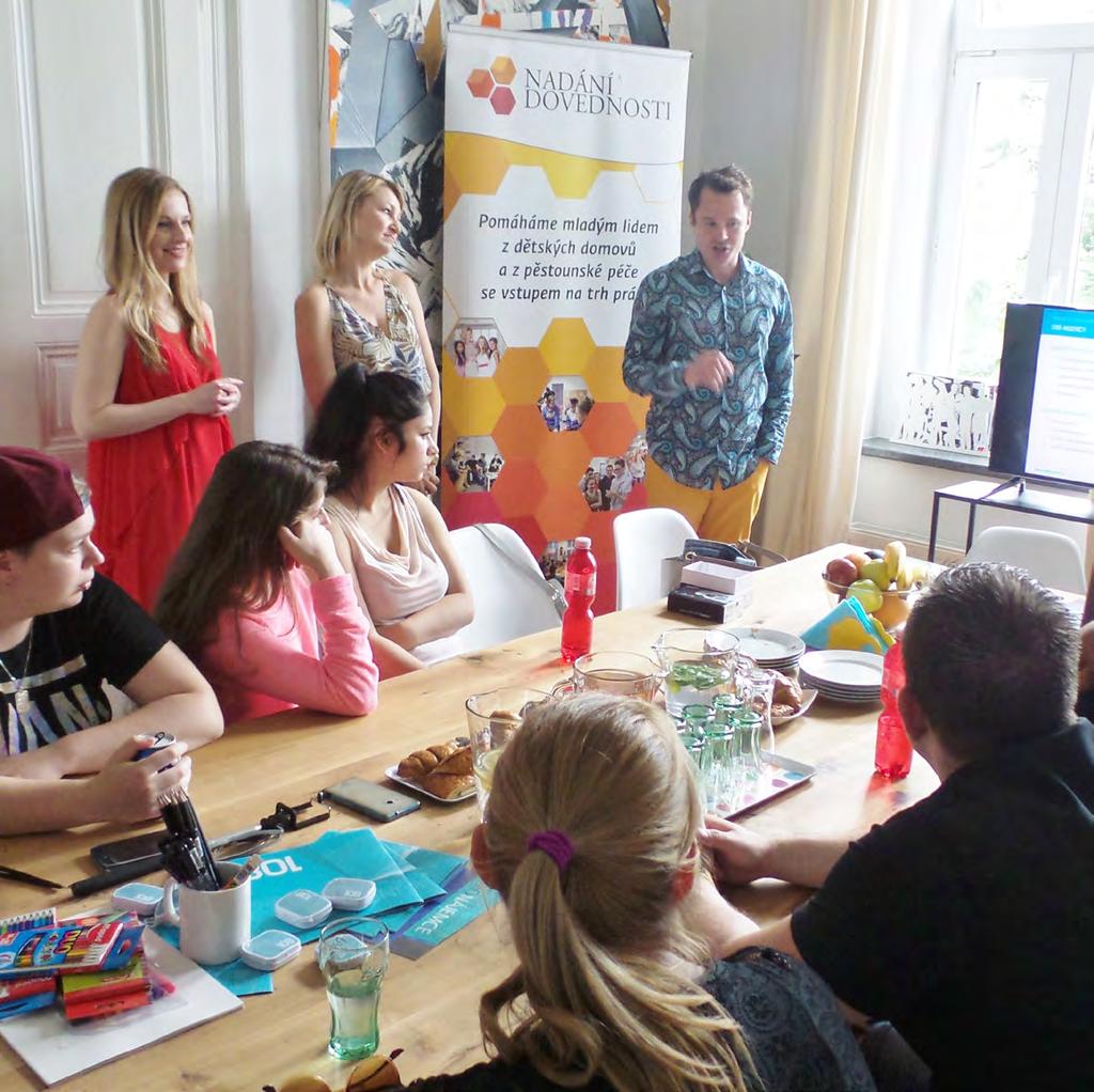 Rozpis nákladů po projektech Projekt Výše nákladů v Kč Rozhled Samsung Digital Academy zima 2015 (dobíhající kolo projektu z roku 2015) 122 559,00 Rozhled 7 421 212,00 Roadshow 315 824,00