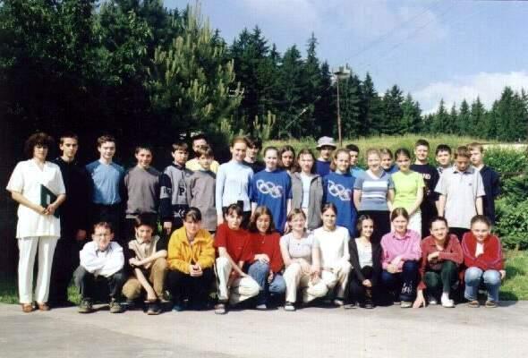 Gymnázium J.M.Hurbana 10 Ročenka 2000/2001 Tercia A Štrbáková Mária V samom rohu školy, tam sme veru boli. Všetci nás radi mali, najradšej by nás nevideli. Vôbec nie sme skúpi, ani trochu hlúpi.