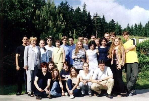Gymnázium J.M.Hurbana 26 Ročenka 2000/2001 3.C Droščáková Mária Robili sme čo sme mohli, menej sa už nedalo. 1. Babušík Ľuboš 2. Bielik Jozef 3. Bobek Adam 4. Borotová Adela 5. Časnochová Veronika 6.