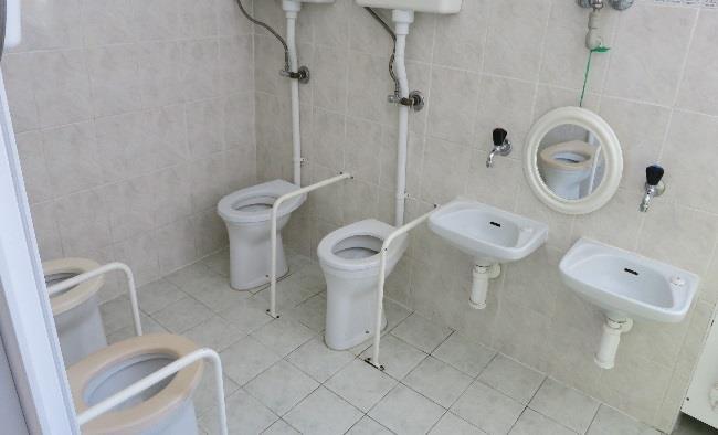 postýlek. Ložnice byla průchozí a pokračovala do dětské herny.
