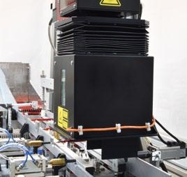 Automatický popis per Automatická stanice pro laserové značení per stanice s plně automatickou manipulací a rotací dílu umožňující popis ze všech