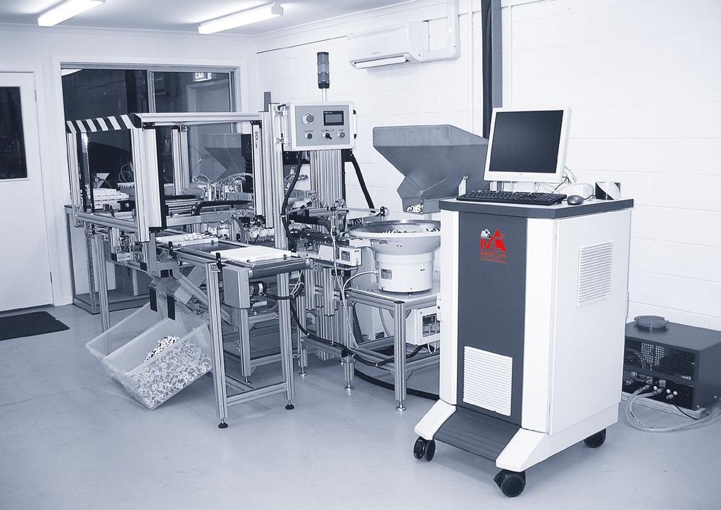Obsah Lasery pro značení LASERfibre LF-s LASERyvo LV-s LASERmark LM-s LASERdiode LD-s Lasery pro svařování Svařovací laser DL200/ LF200 Laserové stanice Stanice typu T Stanice typu C Stanice typu XL