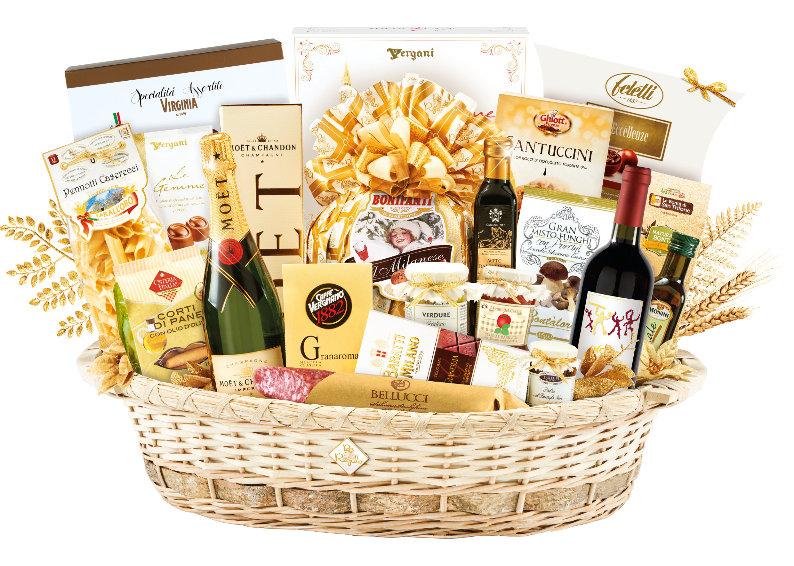 250g 1 x láhev šumivého sladkého sektu Rocca dei Forti 750ml 1 x láhev červeného vína Merlot Inciso Rupestre 750ml 1 xvýseč sýru Parmigiano Reggiano zrajícího 36 měsíců 250 g 1 x klasická Panettone