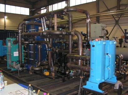 Parogenerátory HRSG 1 až 4 (Heat Recovery Steam Generator) využívají teplo spalin plynových motorů a z podstaty se jedná o kotel topený těmito spalinami.