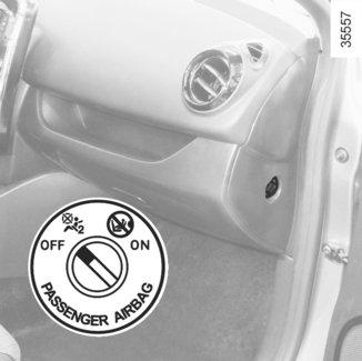 BEZPEČNOST DĚTÍ: deaktivace/aktivace airbagu předního spolujezdce (1/3) 1 Deaktivace airbags předního spolujezdce (u vozidel, která jsou jimi vybavena) Abyste mohli instalovat dětskou sedačku na