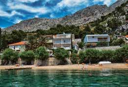 OMIŠSKÁ RIVIÉRA OMIŠ - BRZET APARTMÁNY ONEUM PŘÍMO U PLÁŽE POUHÝCH 800 M OD CENTRA OMIŠE POLOHA: apartmány se nacházejí přímo u pláže, od které je dělí pouze místní komunikace vedoucí k hotelu Brzet.
