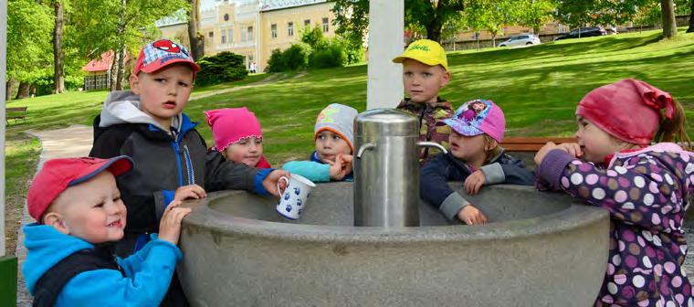 lékaře lázní MUDr. Josefa Nebesaře, MUDr. Nina Hornofová, lékařka se specializovanou způsobilostí v oboru RFM a MUDr. Ludmila Hůrková, lékařka se specializovanou způsobilostí v oboru dětské lékařství.