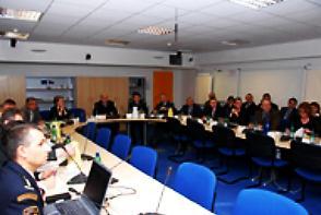 OPIS ve spolupráci s VZ určí stupeň poplachu (POPLACHOVÉ PLÁNY) nasazení sil Koordinace IZS Opatření 22/12/2012 Koordinace ZaL prací Ad 3) STRATEGICKÁ ÚROVEŇ Přímé zapojení starosty obce s rozšířenou