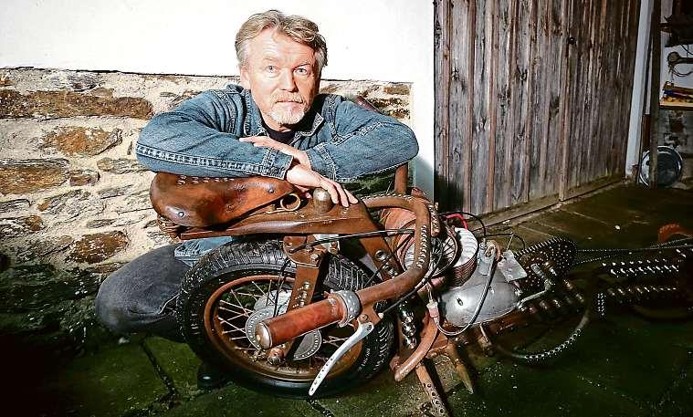 2 15. června 2018 Táborsko Sochaimotocyklvjednom: Tomáš Pitlík z Bechyně vytvořil umělecký motocykl, který v roce 2016 vybrali porotci mezi deset nejlepších na světě.