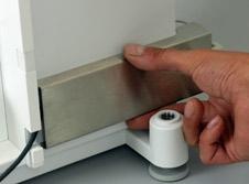 Terminál umístěte podle svých potřeb. Postupujte přitom podle pokynů uvedených v kapitolách 2.2 a 2.6 návodu k obsluze analytických vah XP.