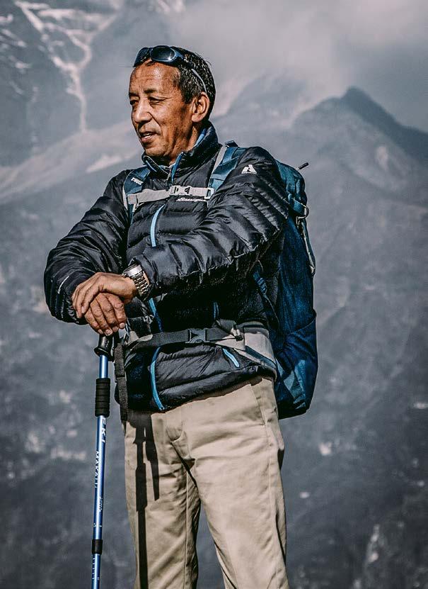 Thule a nadace Apa Sherpa Foundation Apa Sherpa je pozoruhodný horský průvodce, který podnikl 21 úspěšných expedicí na samotný vrchol hory Mount Everest a neztratil přitom ani jeden lidský život.