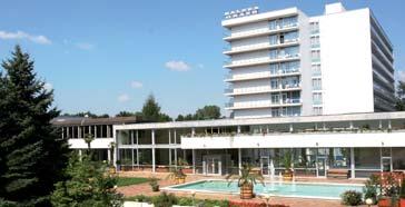 SLOVENSKO PIEŠŤANY SPA HOTEL GRAND SPLENDID *** PIEŠŤANY SA PRÁVOM RADIA MEDZI POPREDNÉ PROTIREUMATICKÉ KÚPELE EURÓPY. PRI LIEČBE SA VY- UŽÍVA SÍROVODÍKOVÁ TERMÁLNA VODA A LIEČIVÉ SÍRNE BAHNO.