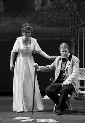 tenor Josef Moravec (Alféd) měl i pro uši hudebních laiků značné potíže s výškami. Celkový dojem z představení to však nenarušilo.