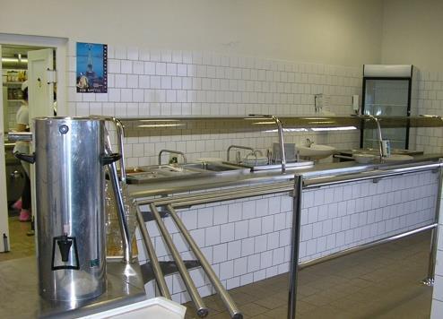 zázemí, kde se mohou v klidu naobědvat. Výběr oběda je možný ze 2 jídel podle předem připraveného jídelníčku.