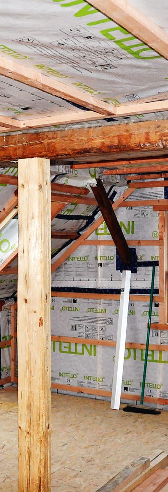 V případě střech bez odvětrání nebo s krytinou na plném bednění, jako je například bitumenový šindel, je možné izolaci foukat