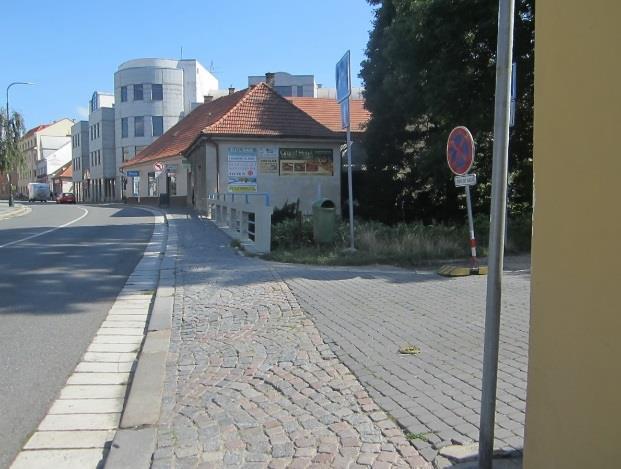 5.7 Lokalita 3 Městský úřad, Pošta Nymburk 1 5.7.1 Pohyb po vlastní ose První část trasy je shodná s trasou do lokality 2, trasa je tedy konkrétně řešena až od místa vstupu do areálu nemocnice.