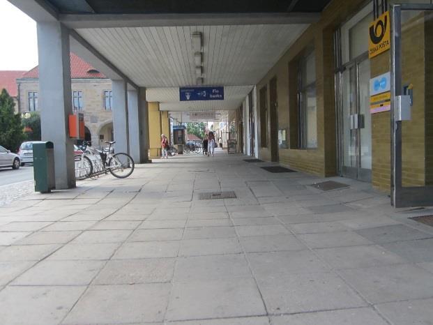 Na komunikaci pro chodce po levé straně Boleslavské třídy byla naměřena min. průchozí šířka 2,8 m a podélný a příčný sklon 0,9 % a 1,9 %.