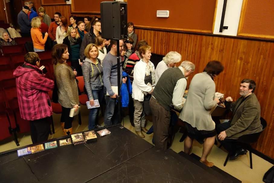 beseda se spisovatelem Vlastimilem Vondruškou beseda se spisovatelkou Ivonou Březinovou beseda s Bohumilou Spisarovou autorkou knihy Naše Dana Medřická pro členy Klubu důchodců - Sadová Jak se dělá