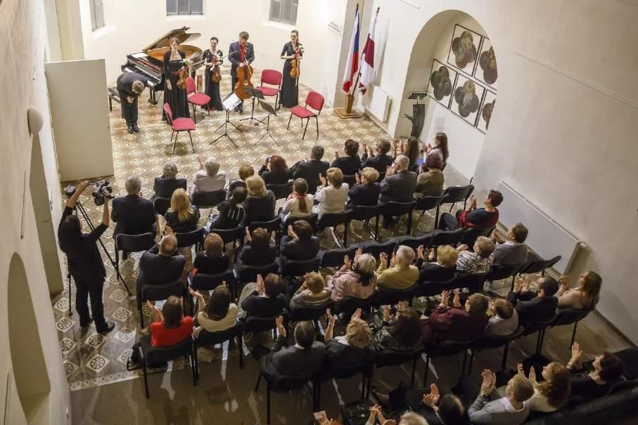 KULTURNÍ A SPOLEČENSKÉ AKCE VE MĚSTĚ Klub kultury Napajedla zajištuje velké množství nejrůznějších kulturních nebo společenských akcí. Vytváří program pro uspokojení všech cílových skupin.