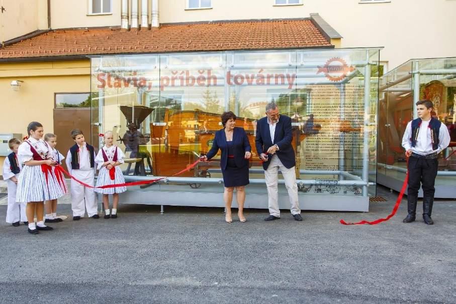 roku 1942 od architekta Františka Lydie Gahury. Expozici doplňuje paraván s nejdůležitějšími daty z historie města od nejstarších dob až po současnost. Návrh interiéru: Ing. arch. Michael Klang, realizace SMO Otrokovice.