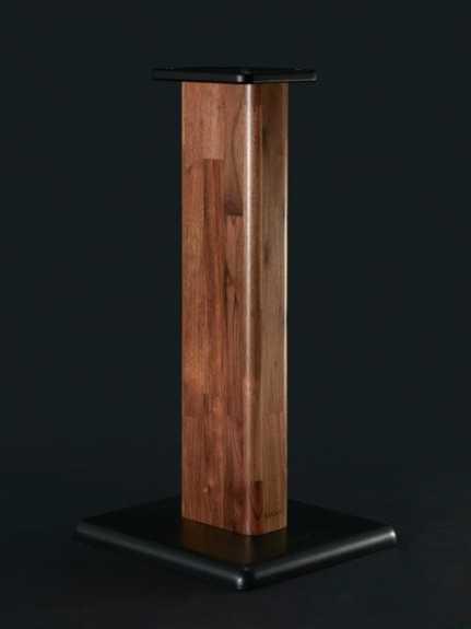 Celková výška od podlahy je 680 mm.