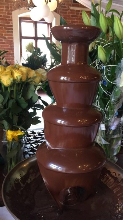marschmalow. Minimální množství čokolády je 2 kg. 1kg s přídavkem máslových vloček vyjde na 400,-Kč.