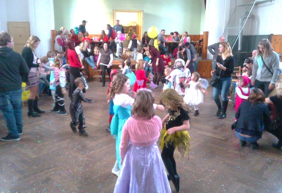 TJ SOKOL DĚTSKÝ KARNEVAL Třetí lednovou sobotu naše jednota pořádala tradiční dětský karneval. Jako každým rokem byl zájem obrovský, sál se naplnil téměř do posledních míst.