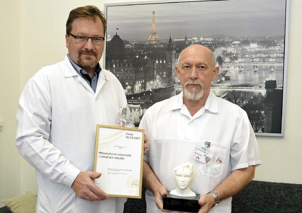 společenské akce Cena TAČR pro ortopedy Ve čtvrtek 21. 9. 2017 v rámci vyhlášení cen Technologické agentury ČR byla předána cena za nejlepší projekt aplikovaného výzkumu panu doc. MUDr.