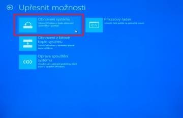 Jestliže se nezdaří ani oprava pomocí nástroje "Obnovit do továrního nastavení", tak většina notebooků (PC sestavy jen výjimečně) má také tzv.