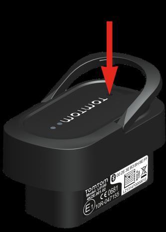 2. Při současném připojení ke konektoru OBD-II stiskněte pomocí špičatého předmětu přibližně na pět sekund tlačítko Reset, dokud nezačnou obě diody LED rychle střídavě blikat.