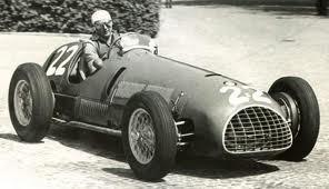 Obr. č. 5 Formule Ferrari z roku 1950 Formule 1 se postupně vyvíjela. Na začátku byla formule velmi podobná autu.